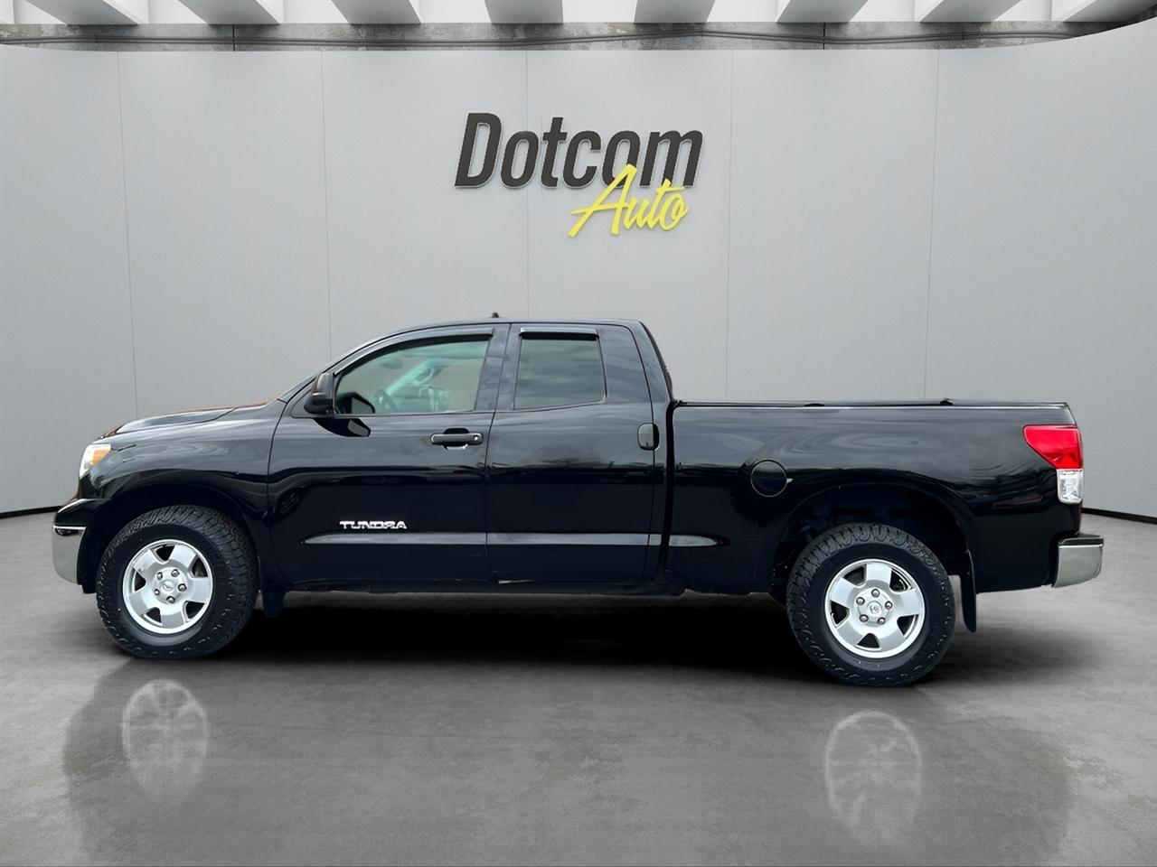 Toyota Tundra Tundra-Grade Double Cab 4.6L 4WD 2011