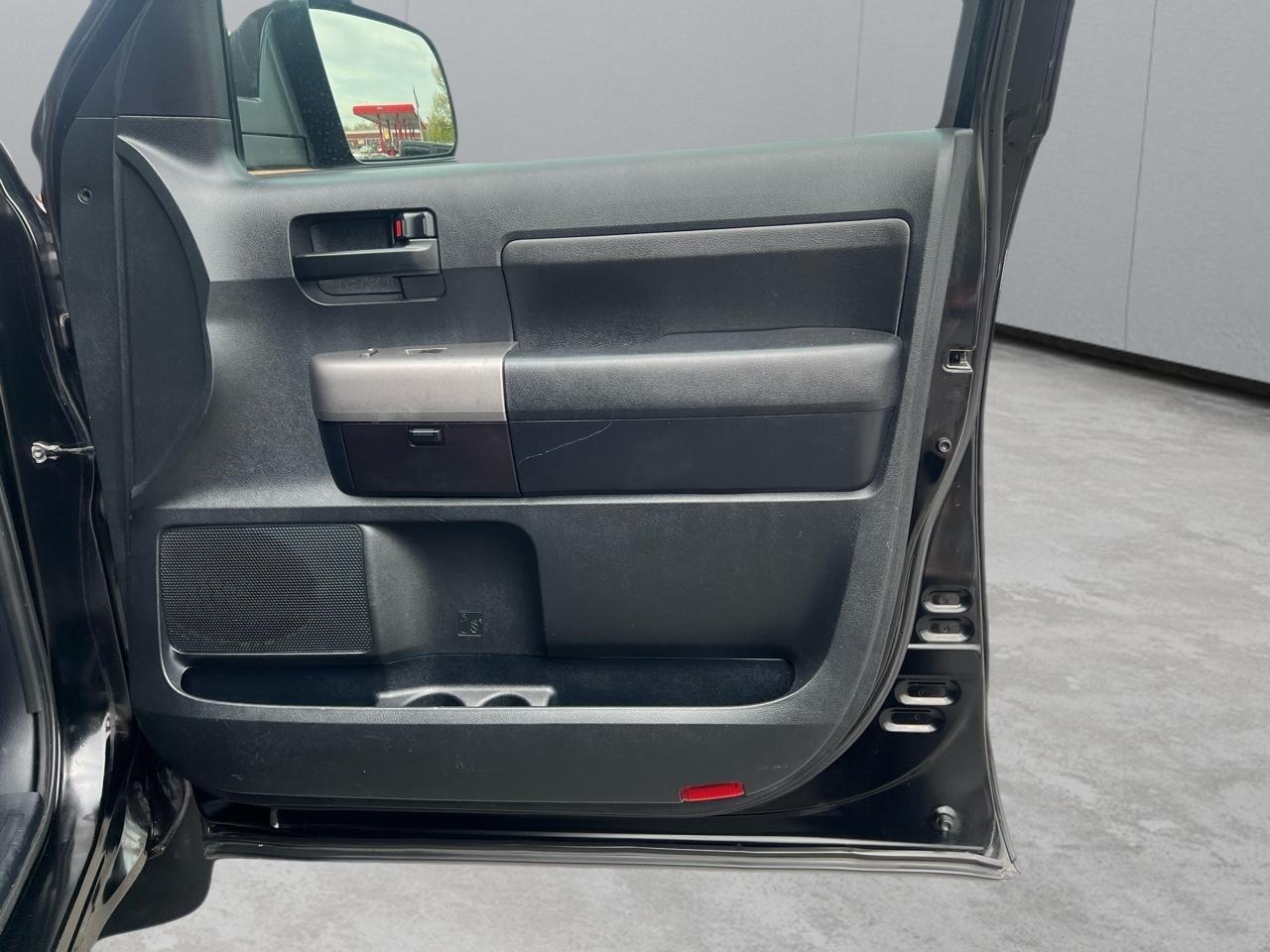 Toyota Tundra Tundra-Grade Double Cab 4.6L 4WD 2011