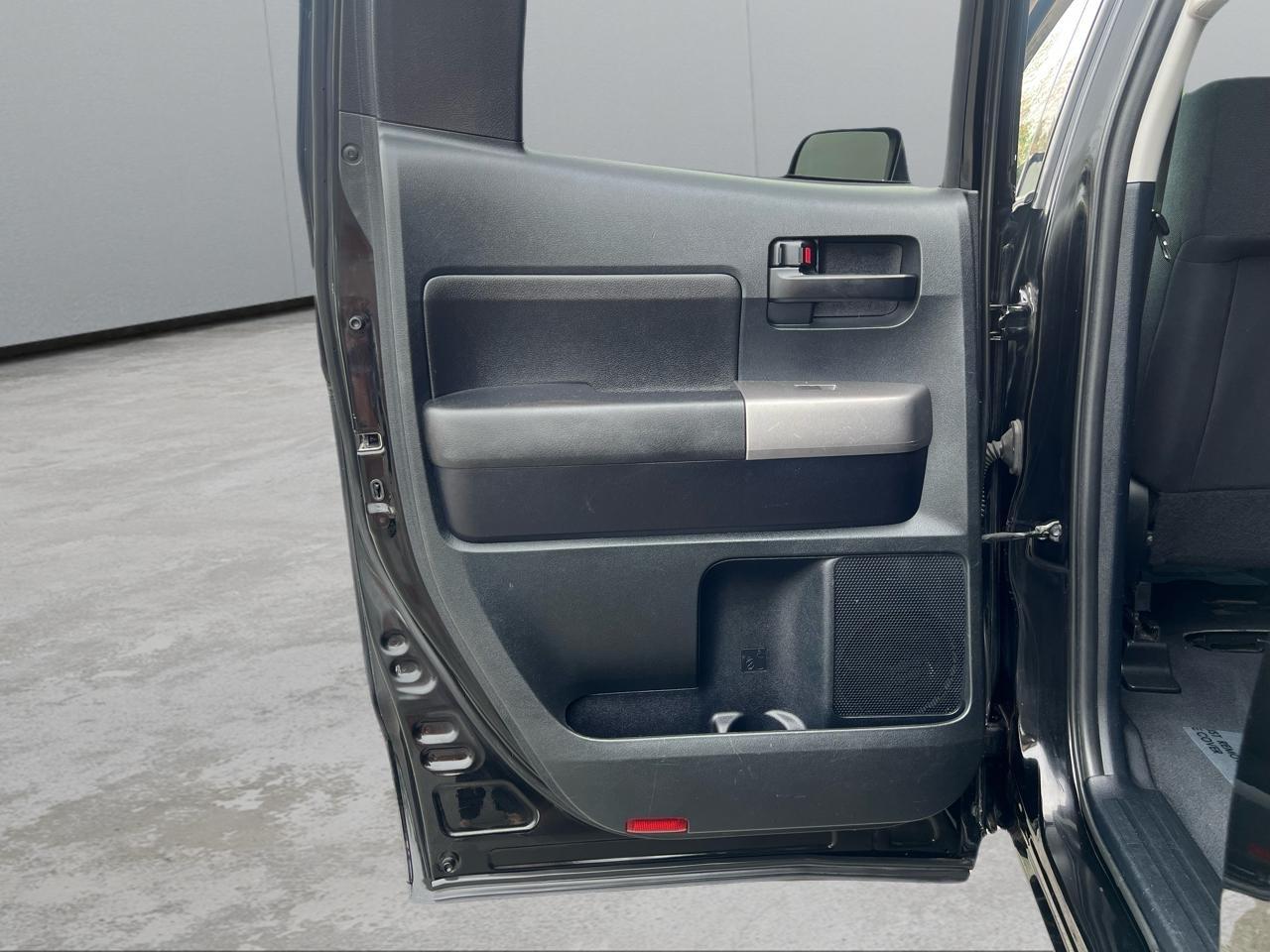 Toyota Tundra Tundra-Grade Double Cab 4.6L 4WD 2011