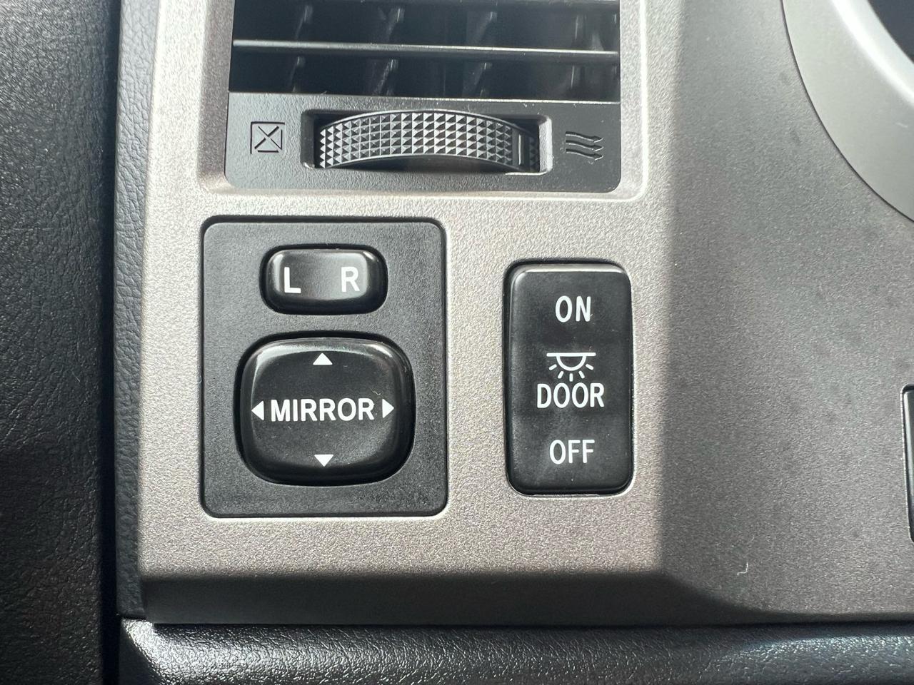 Toyota Tundra Tundra-Grade Double Cab 4.6L 4WD 2011