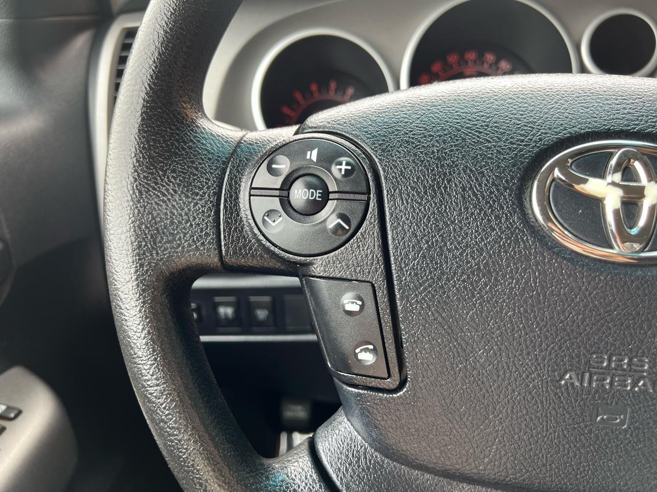 Toyota Tundra Tundra-Grade Double Cab 4.6L 4WD 2011