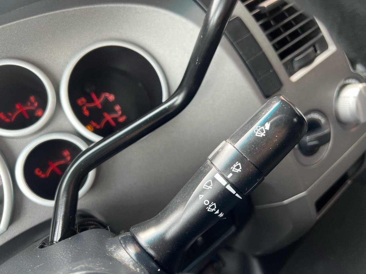 Toyota Tundra Tundra-Grade Double Cab 4.6L 4WD 2011