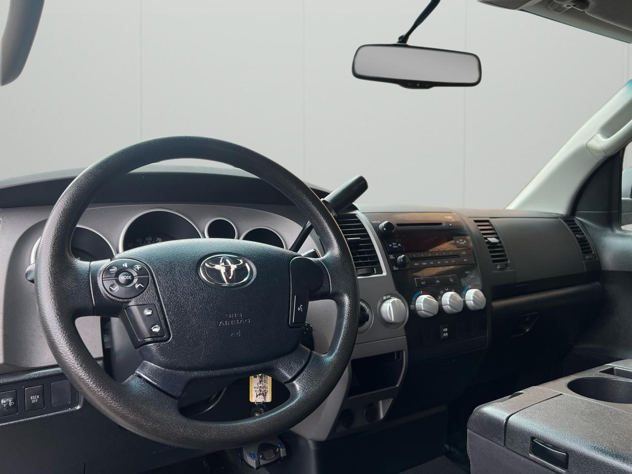 Toyota Tundra Tundra-Grade Double Cab 4.6L 4WD 2011