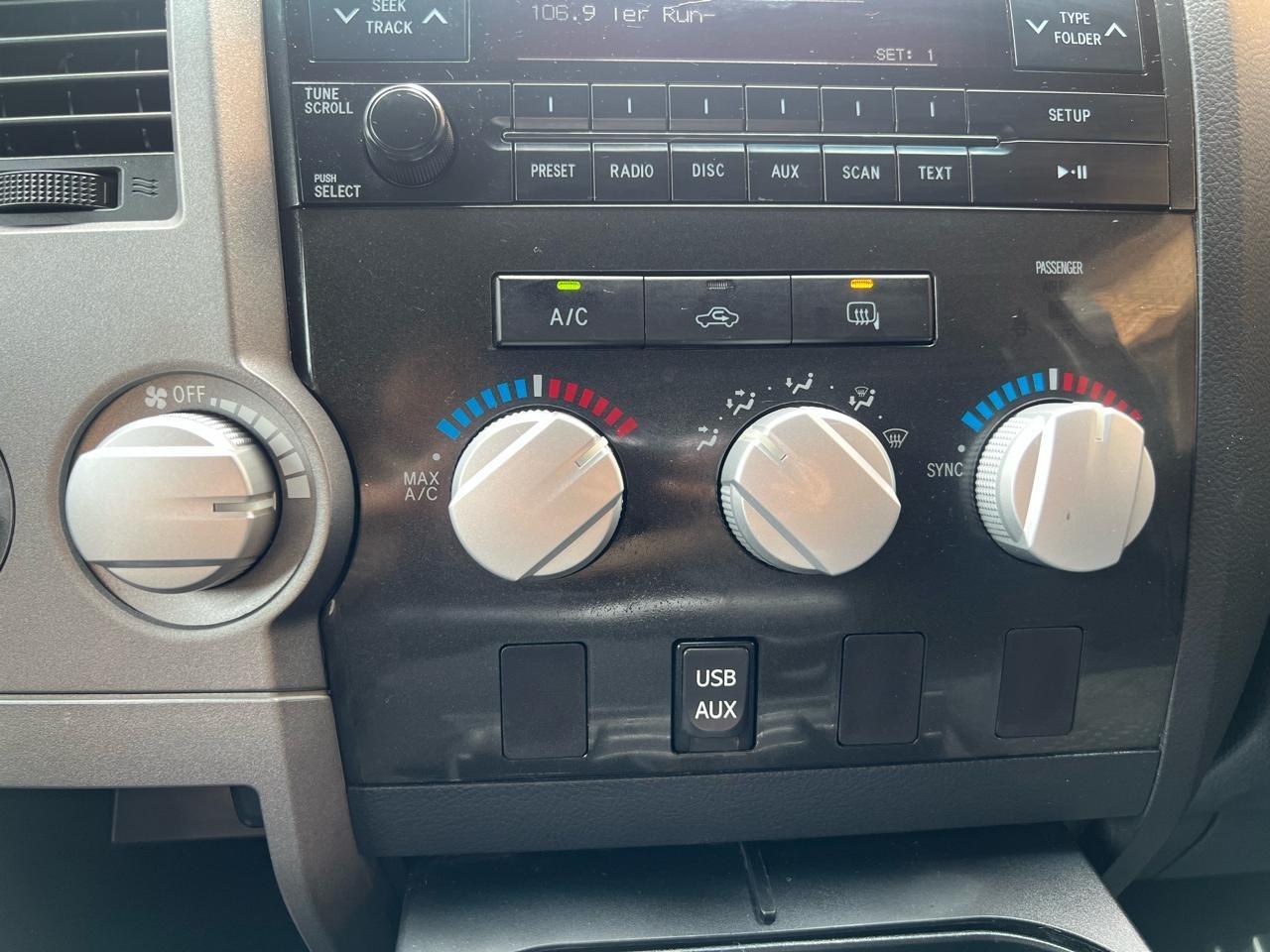 Toyota Tundra Tundra-Grade Double Cab 4.6L 4WD 2011