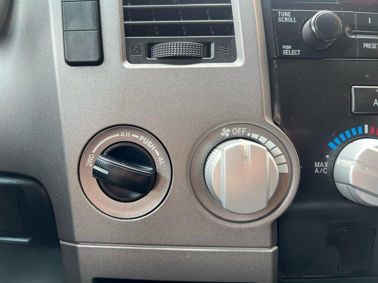 Toyota Tundra Tundra-Grade Double Cab 4.6L 4WD 2011