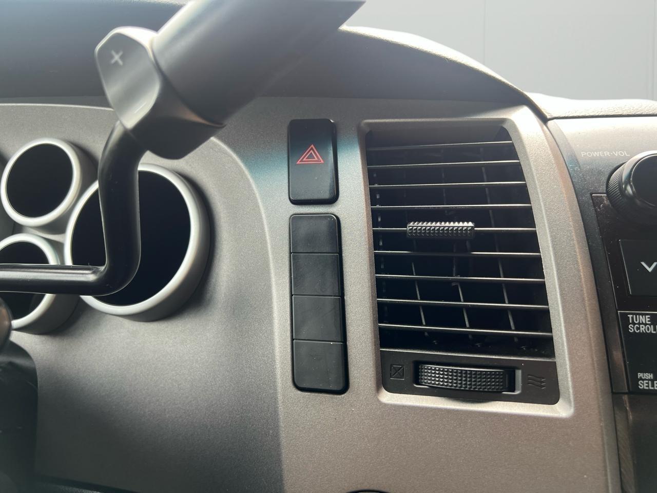 Toyota Tundra Tundra-Grade Double Cab 4.6L 4WD 2011