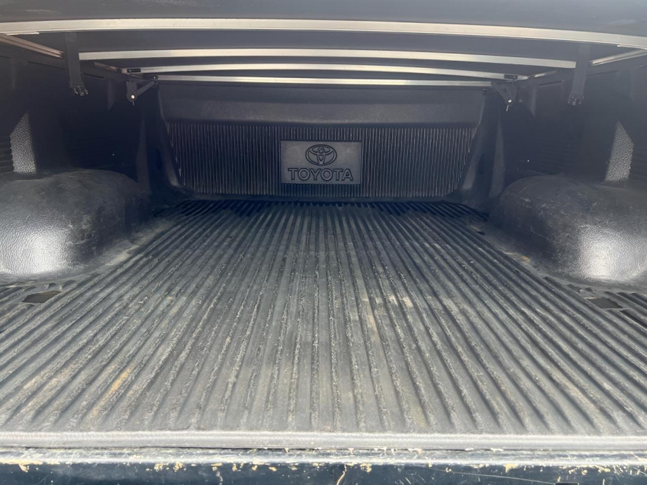 Toyota Tundra Tundra-Grade Double Cab 4.6L 4WD 2011