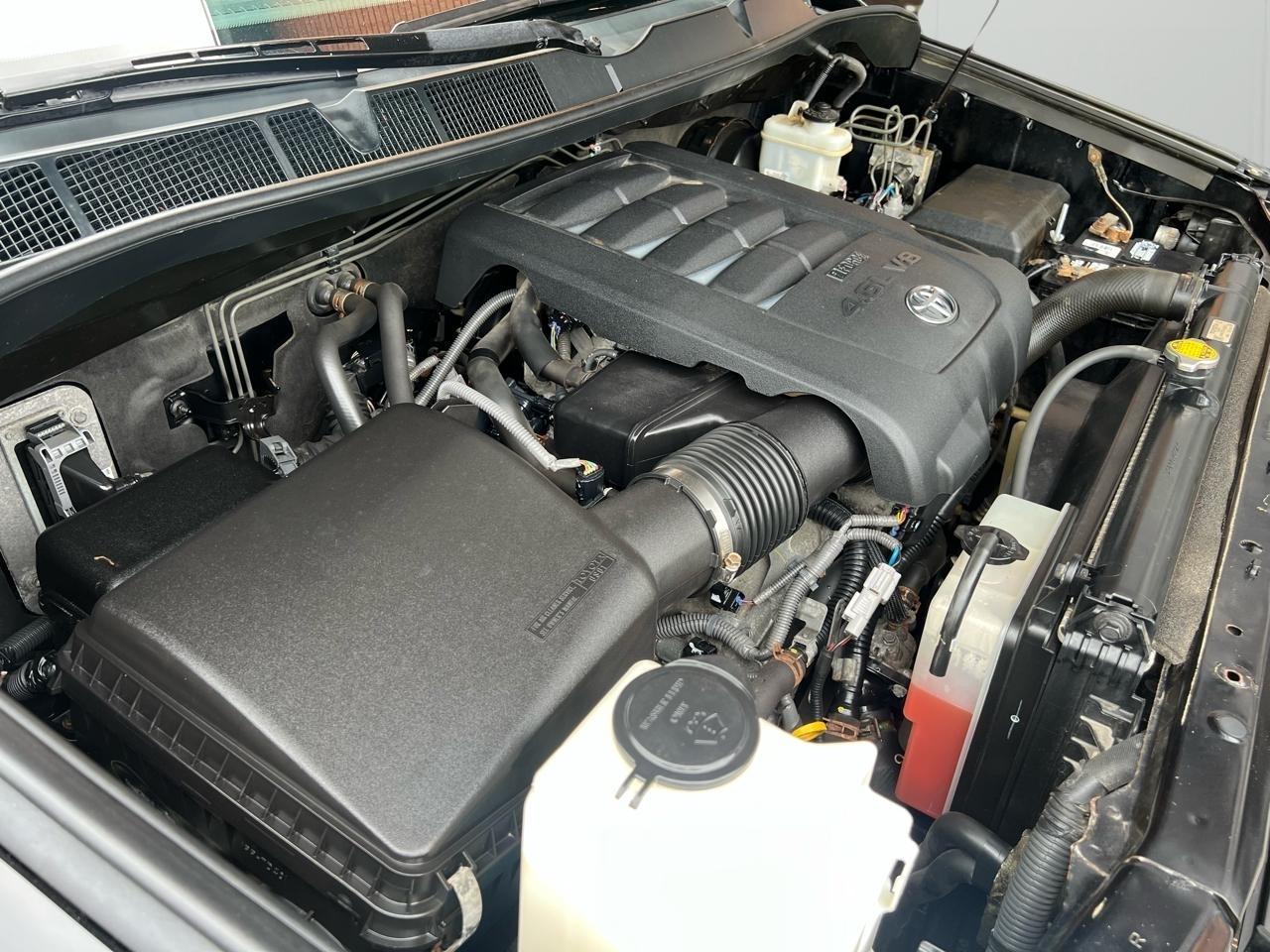 Toyota Tundra Tundra-Grade Double Cab 4.6L 4WD 2011