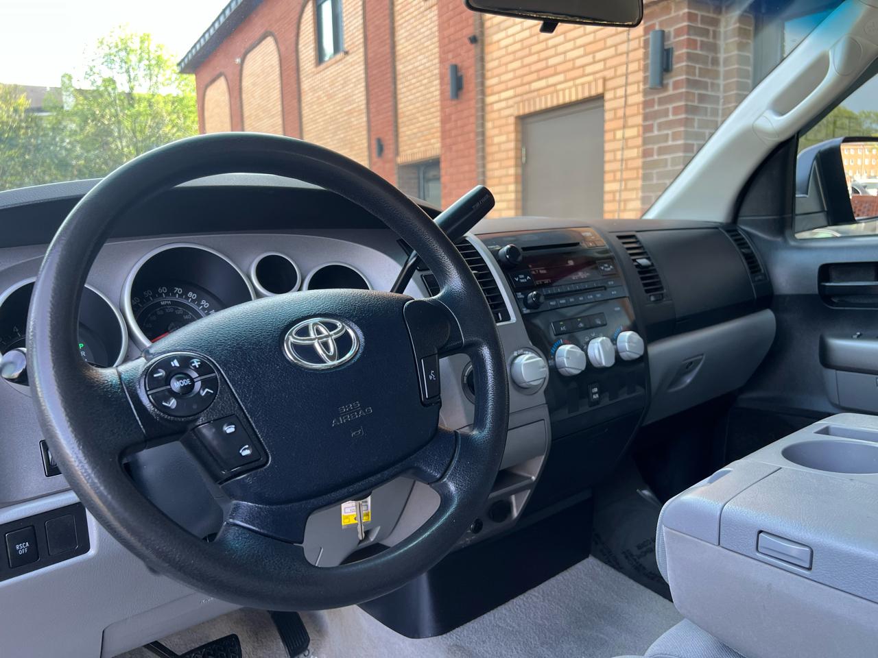 Toyota Tundra Tundra-Grade Double Cab 4.6L 4WD 2010