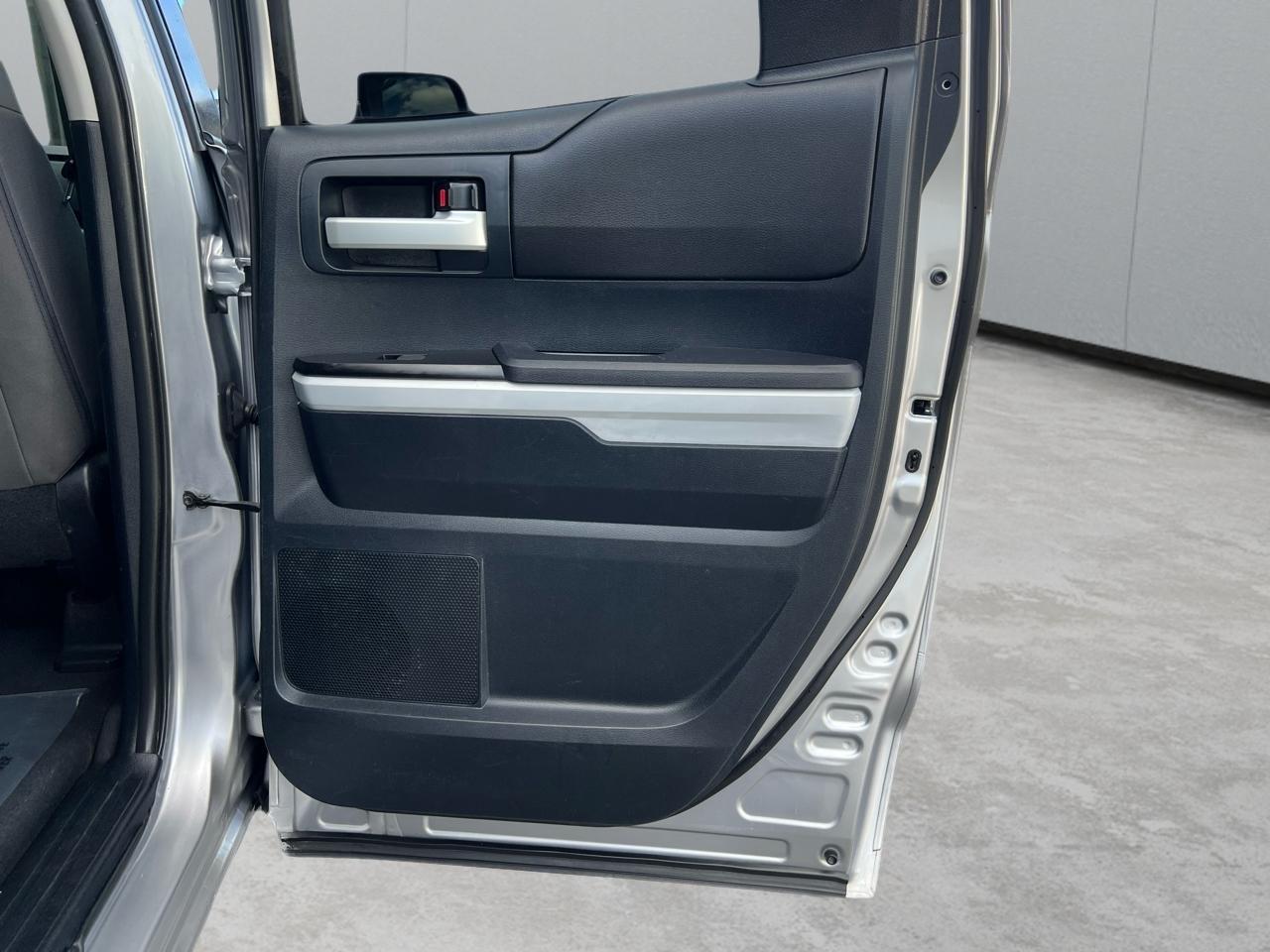 Toyota Tundra SR5 5.7L V8 Double Cab 4WD 2014