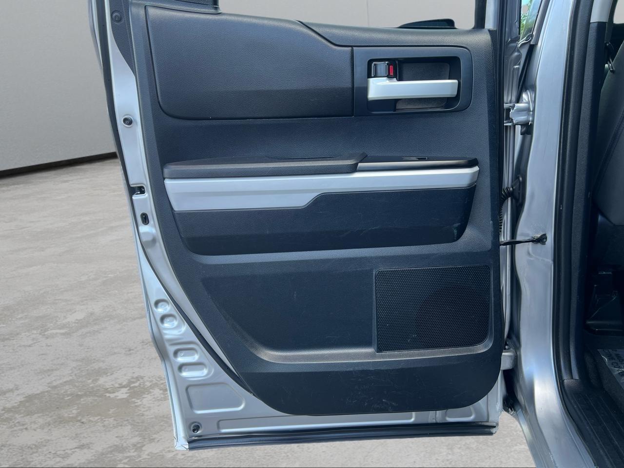 Toyota Tundra SR5 5.7L V8 Double Cab 4WD 2014