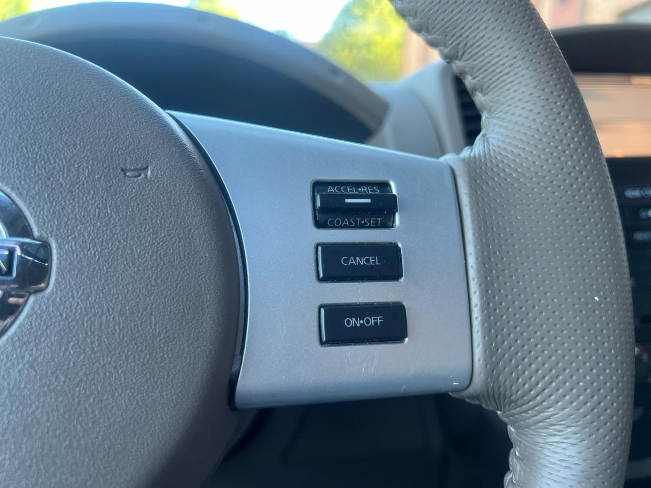 Nissan Pathfinder 4WD 4dr V6 Silver Edition 2012