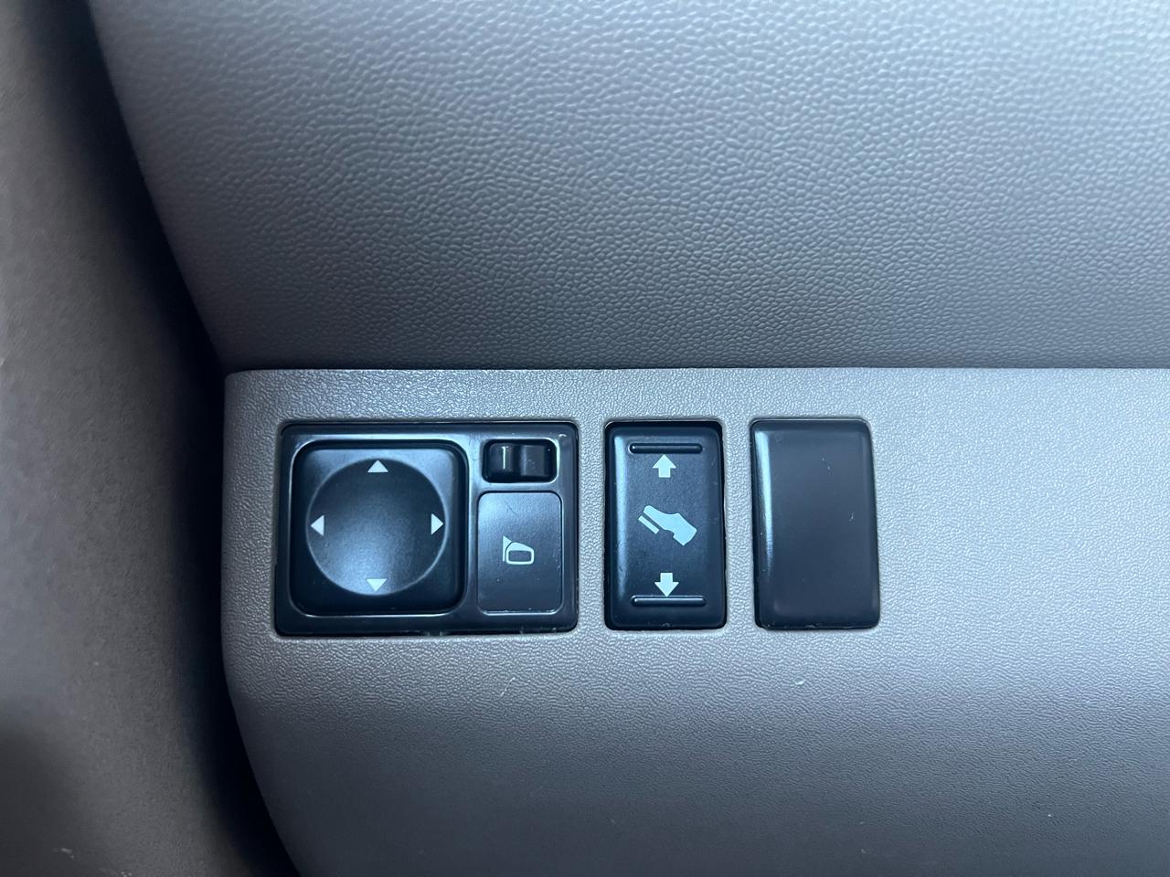 Nissan Pathfinder 4WD 4dr V6 Silver Edition 2012