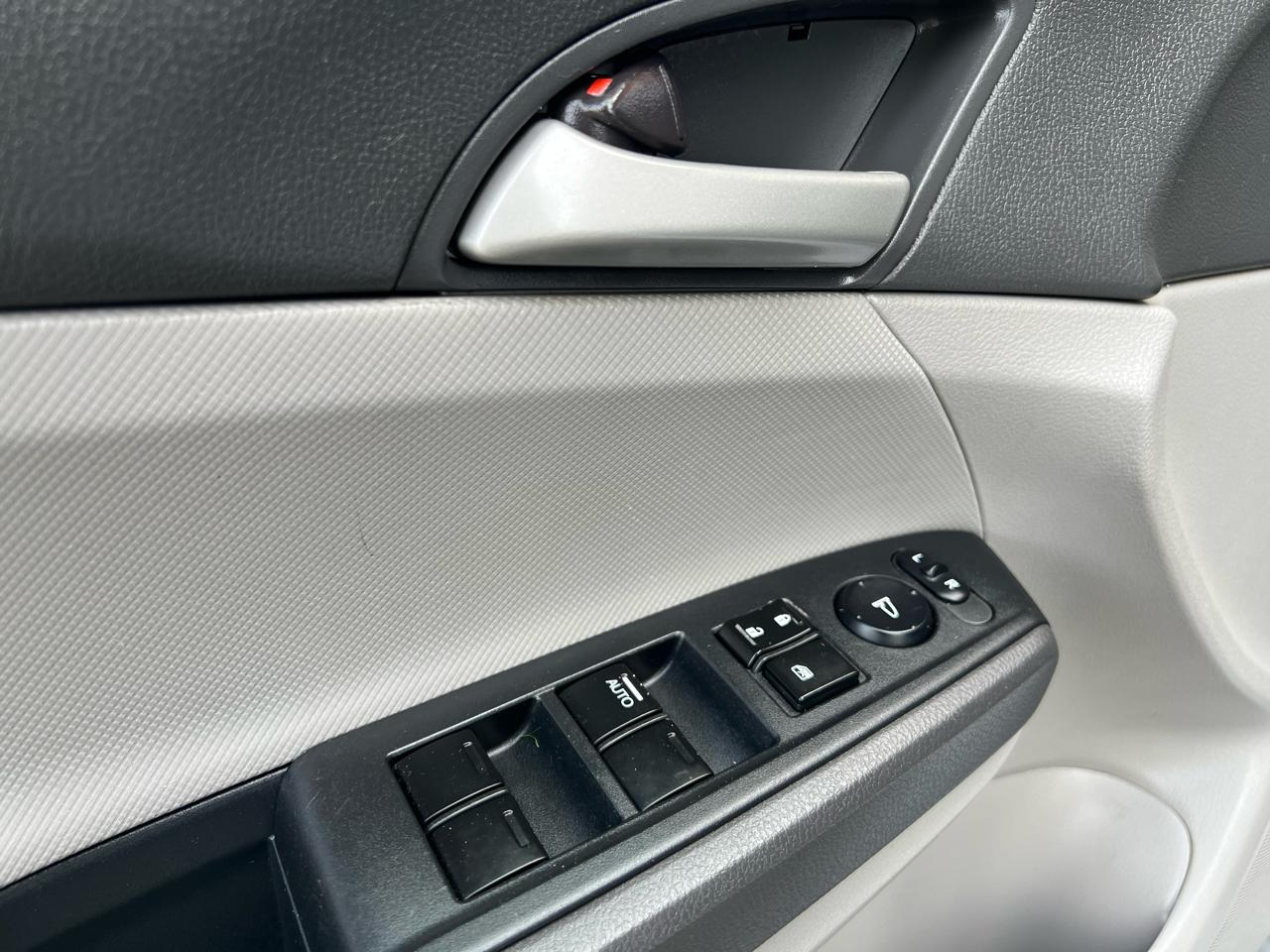 Honda Accord LX sedan AT 2009