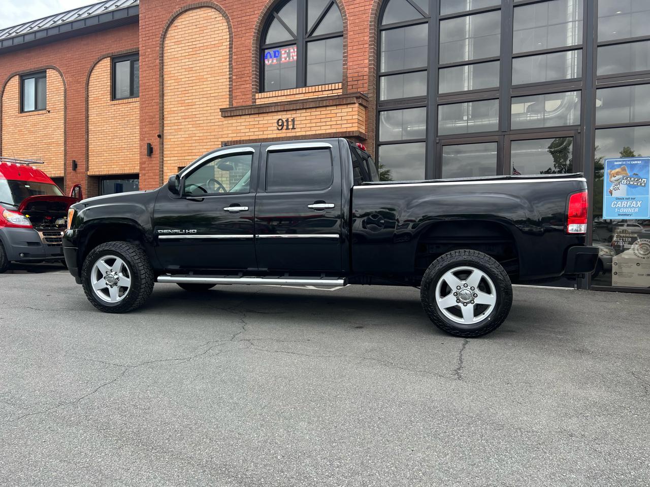 GMC Sierra 2500HD Denali Crew Cab 4WD 2011
