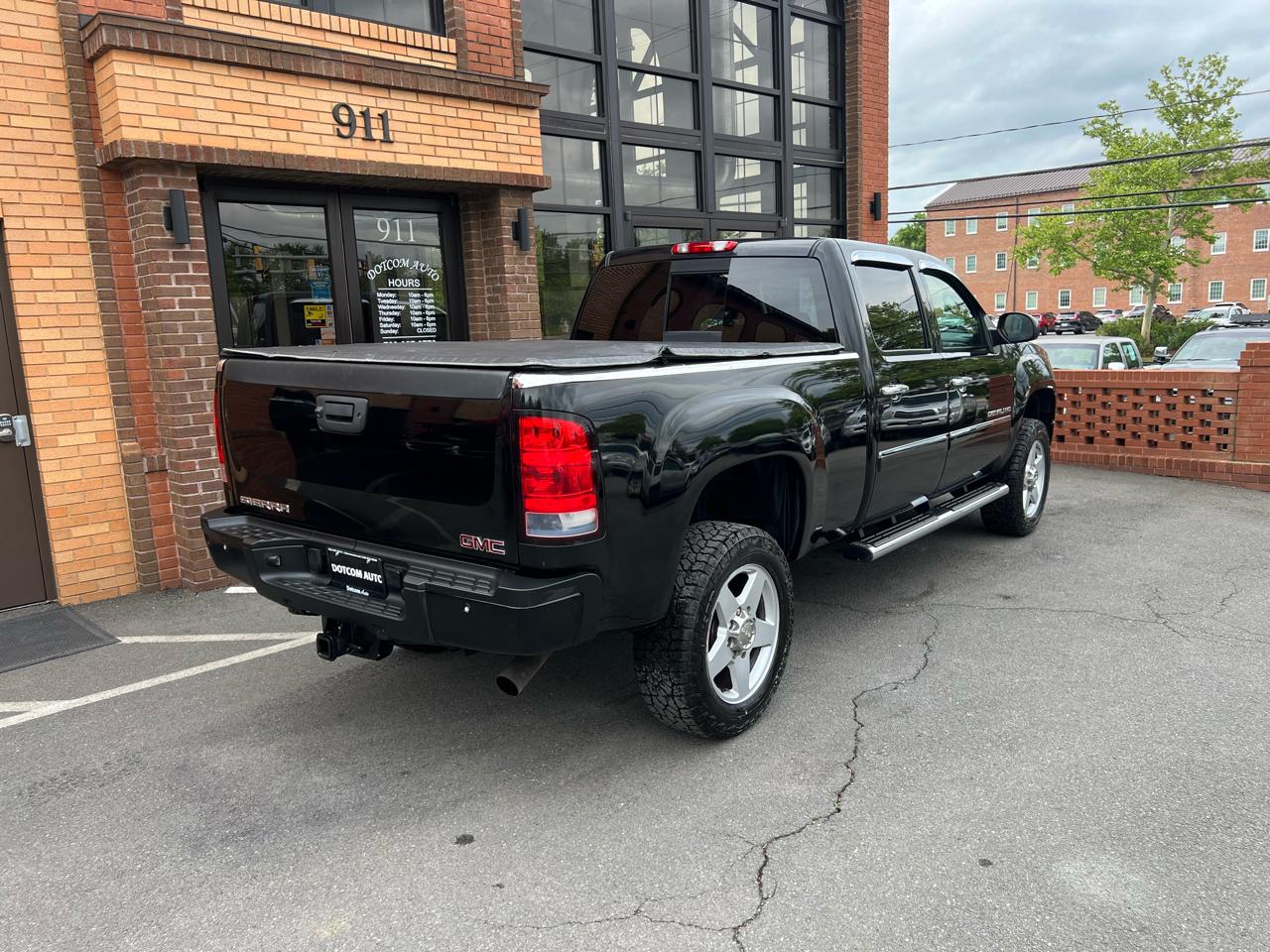 GMC Sierra 2500HD Denali Crew Cab 4WD 2011