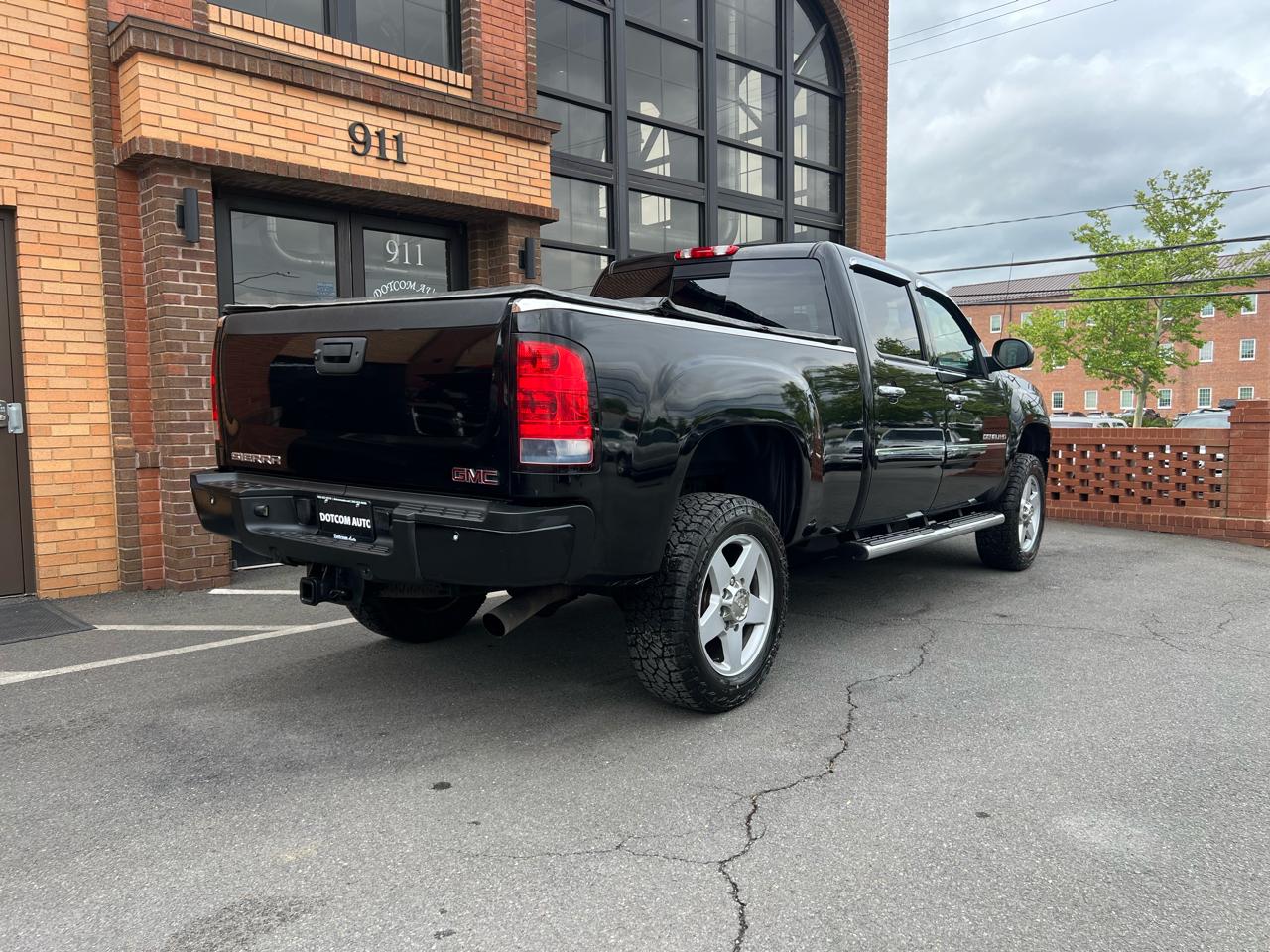 GMC Sierra 2500HD Denali Crew Cab 4WD 2011