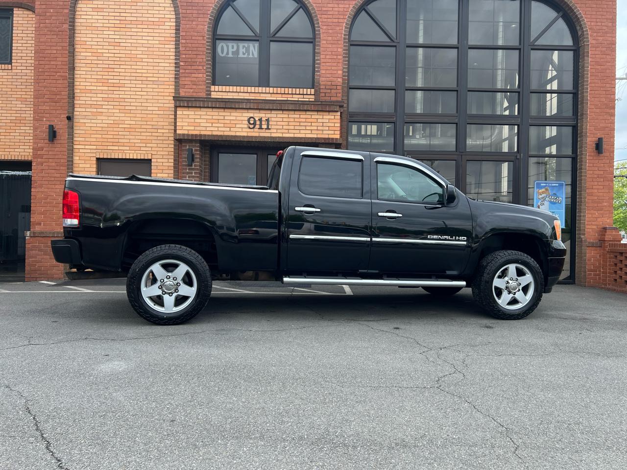 GMC Sierra 2500HD Denali Crew Cab 4WD 2011