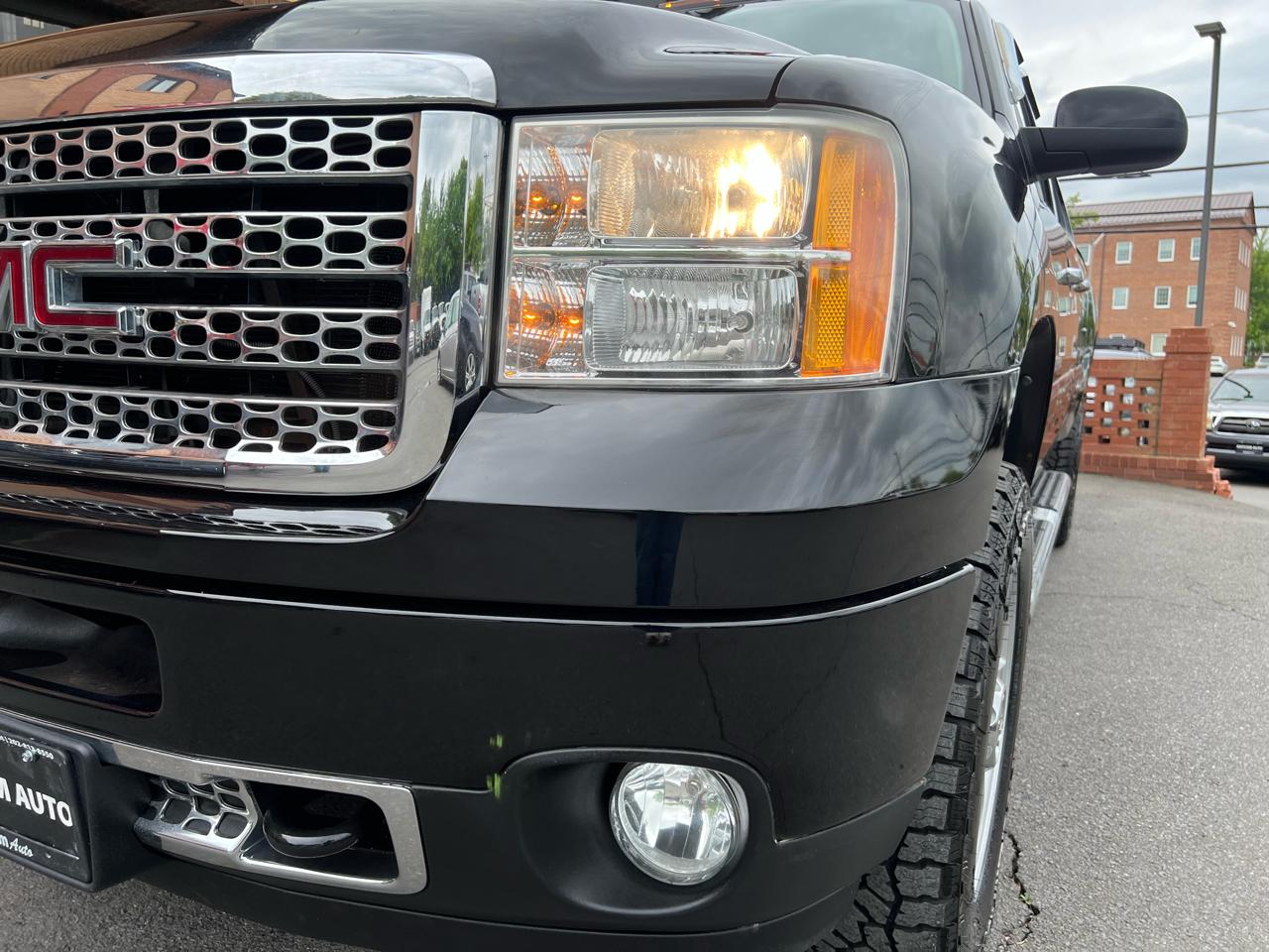 GMC Sierra 2500HD Denali Crew Cab 4WD 2011