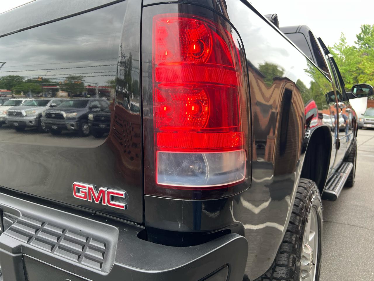 GMC Sierra 2500HD Denali Crew Cab 4WD 2011