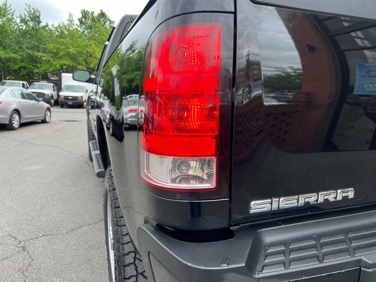 GMC Sierra 2500HD Denali Crew Cab 4WD 2011