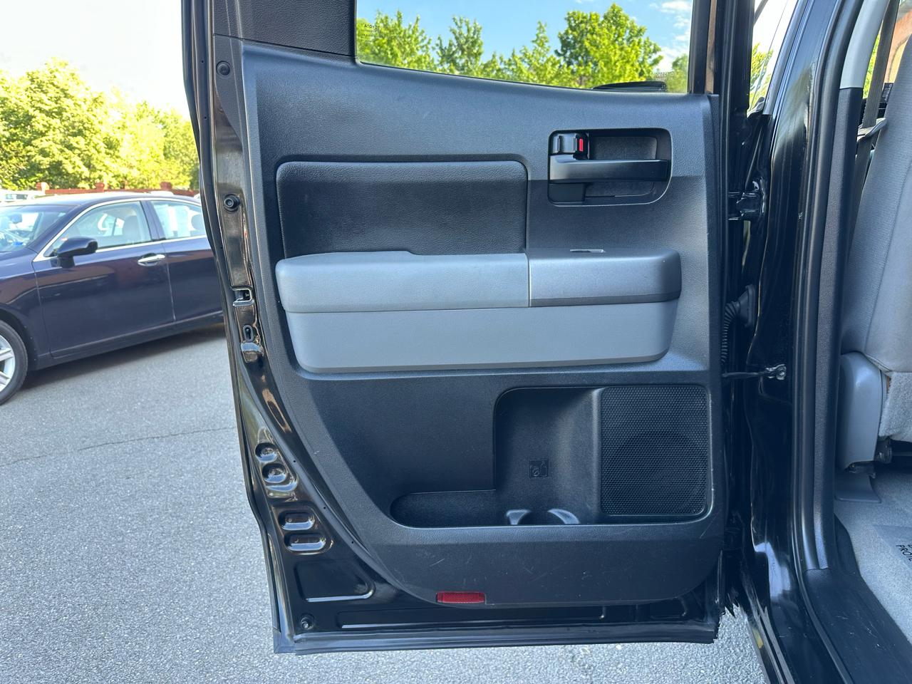 Toyota Tundra Tundra-Grade 5.7L FFV Double Cab 4WD 2010