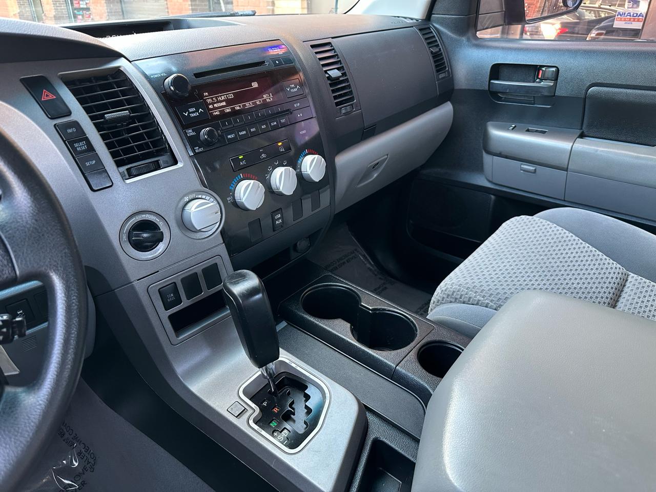 Toyota Tundra Tundra-Grade 5.7L FFV Double Cab 4WD 2010
