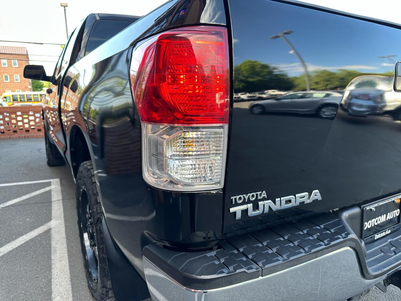Toyota Tundra Tundra-Grade 5.7L FFV Double Cab 4WD 2010