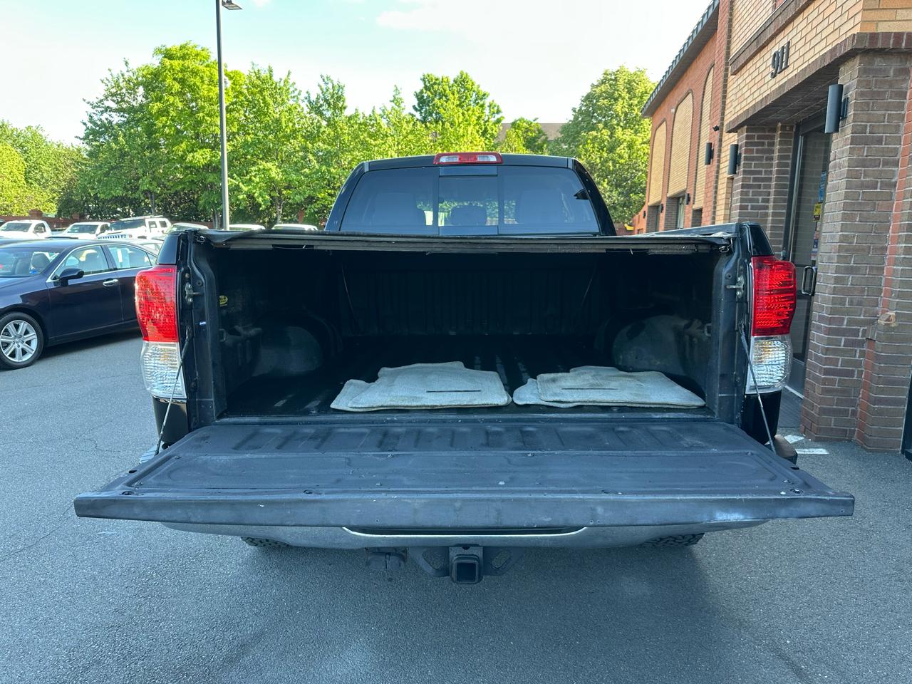 Toyota Tundra Tundra-Grade 5.7L FFV Double Cab 4WD 2010
