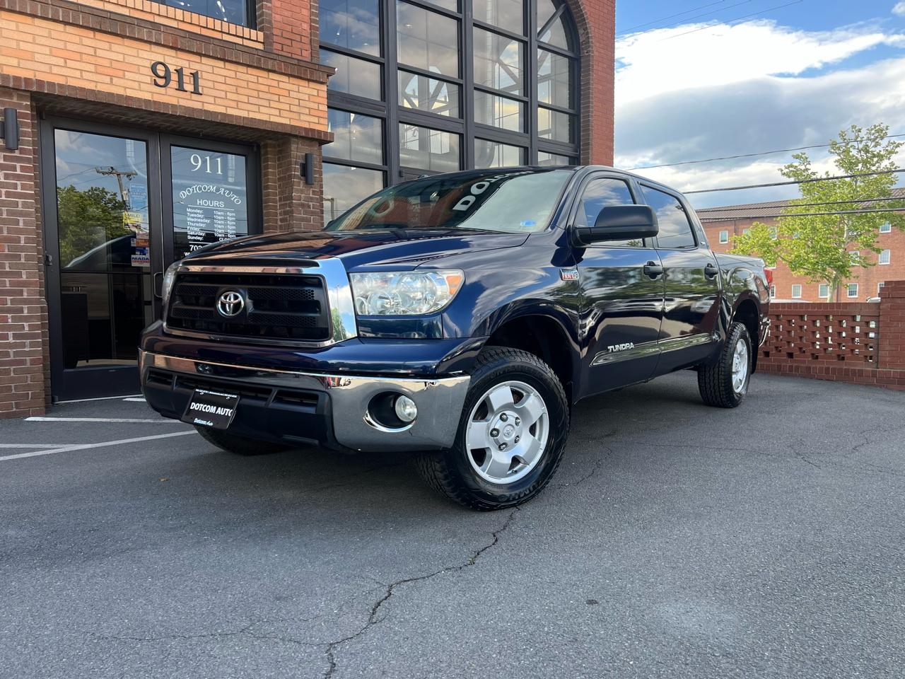 Toyota Tundra Tundra-Grade CrewMax 5.7L 4WD 2010