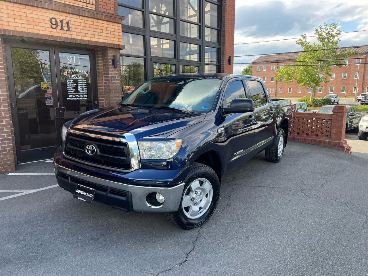 Toyota Tundra Tundra-Grade CrewMax 5.7L 4WD 2010