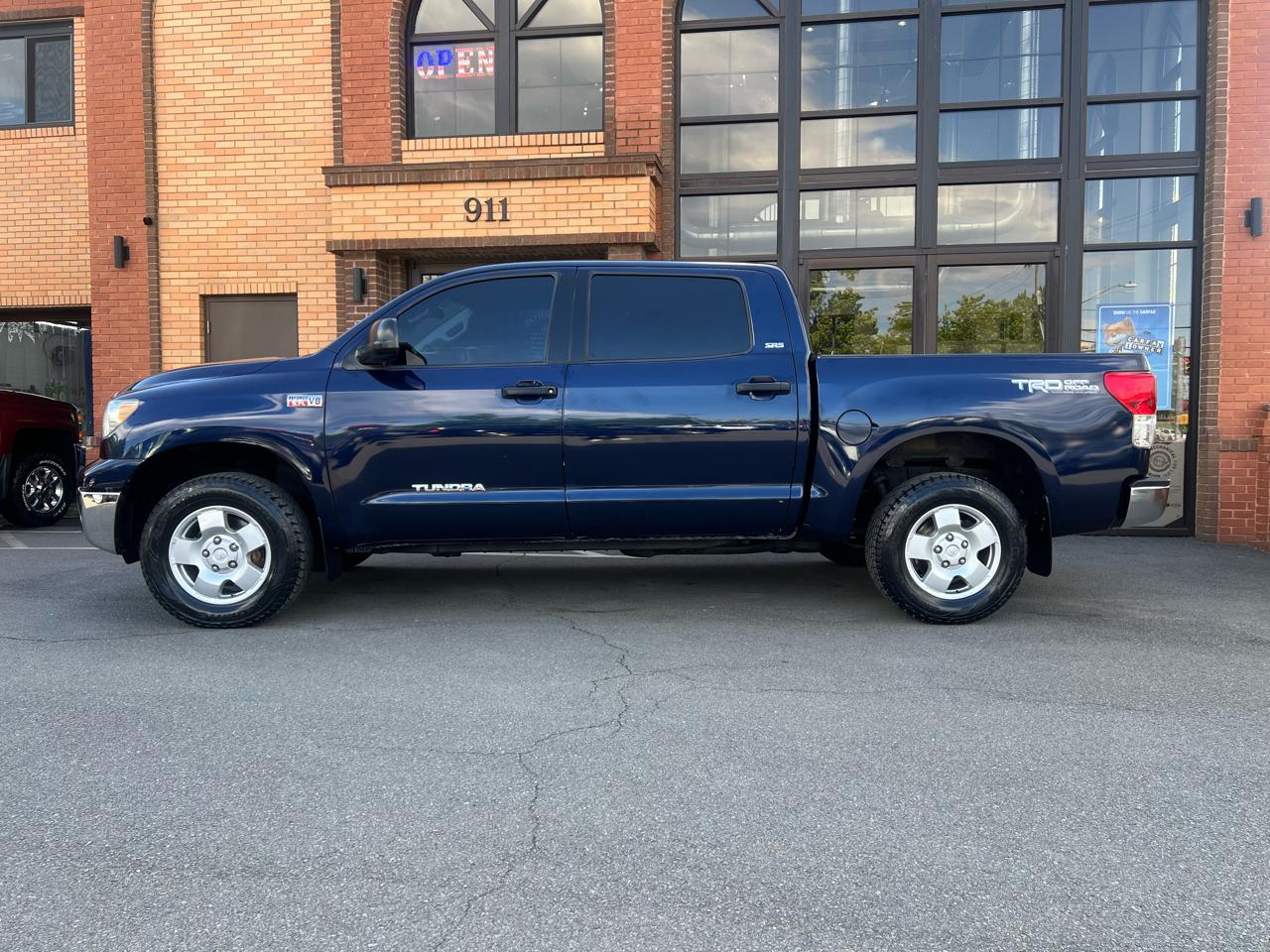 Toyota Tundra Tundra-Grade CrewMax 5.7L 4WD 2010