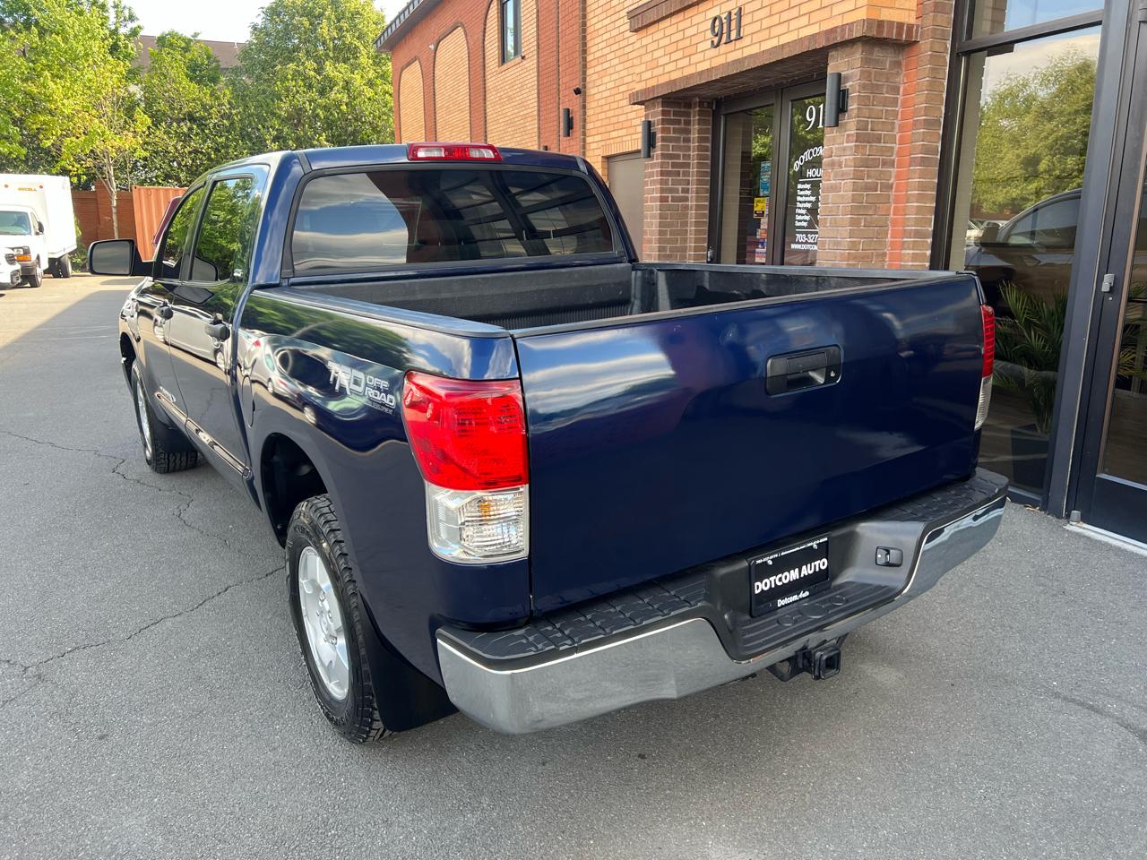 Toyota Tundra Tundra-Grade CrewMax 5.7L 4WD 2010