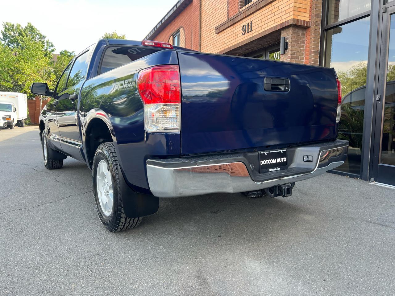 Toyota Tundra Tundra-Grade CrewMax 5.7L 4WD 2010
