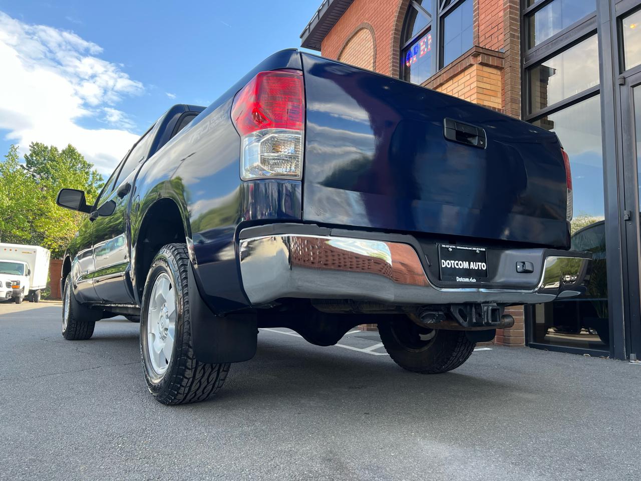 Toyota Tundra Tundra-Grade CrewMax 5.7L 4WD 2010