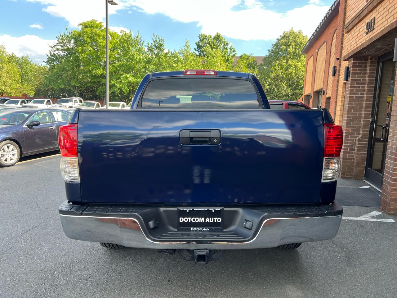 Toyota Tundra Tundra-Grade CrewMax 5.7L 4WD 2010