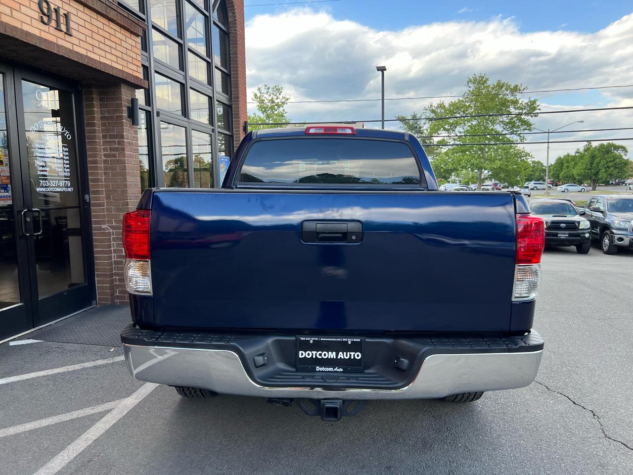 Toyota Tundra Tundra-Grade CrewMax 5.7L 4WD 2010