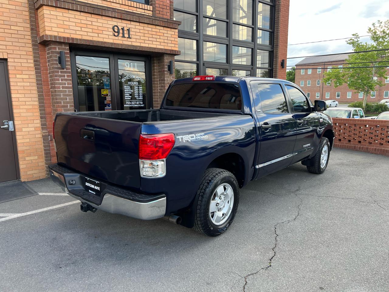 Toyota Tundra Tundra-Grade CrewMax 5.7L 4WD 2010