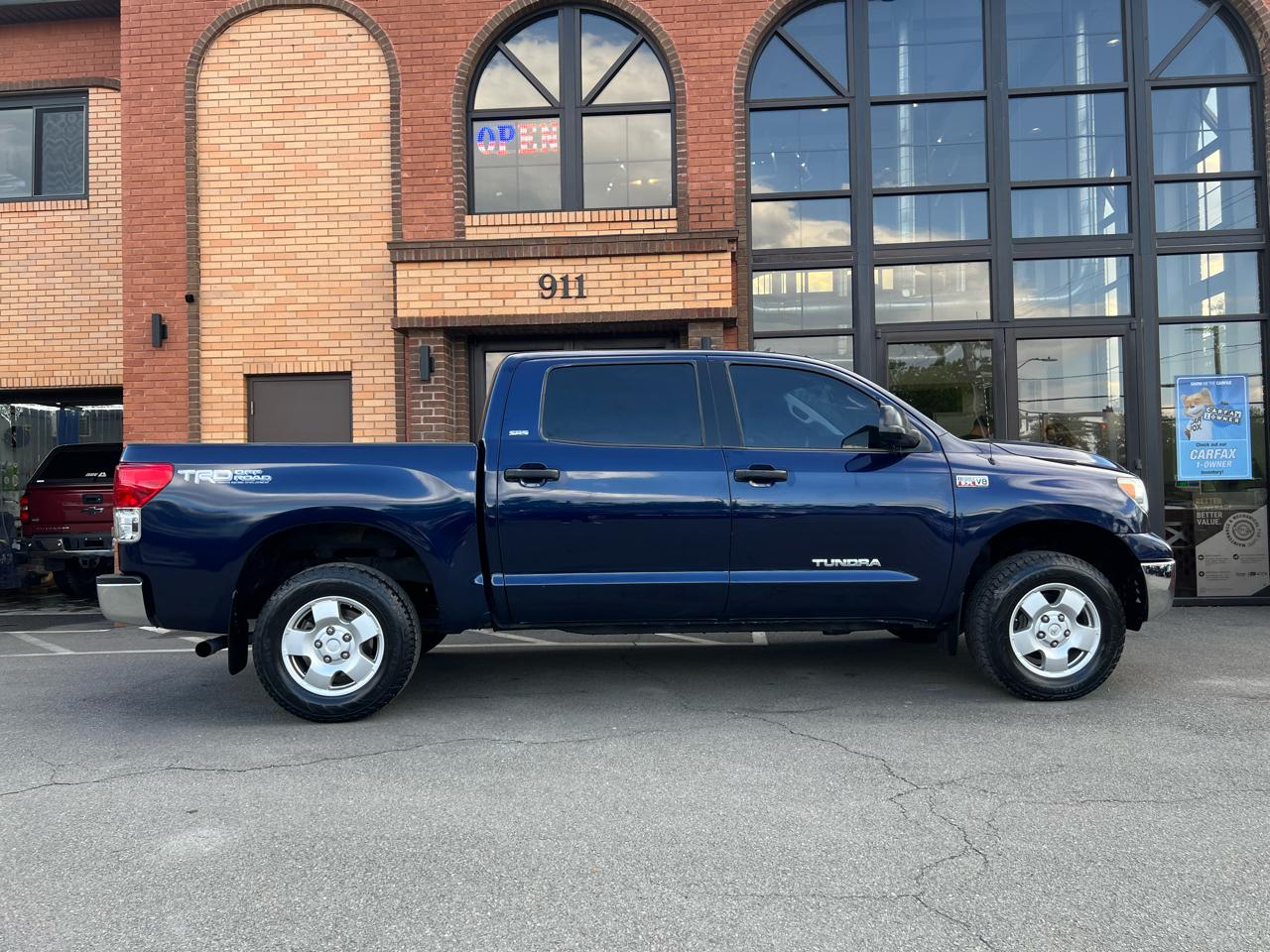 Toyota Tundra Tundra-Grade CrewMax 5.7L 4WD 2010