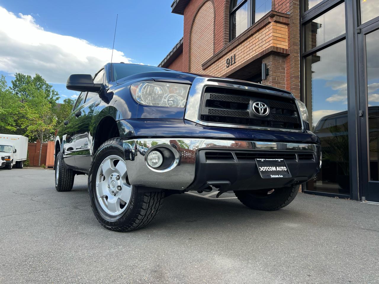 Toyota Tundra Tundra-Grade CrewMax 5.7L 4WD 2010