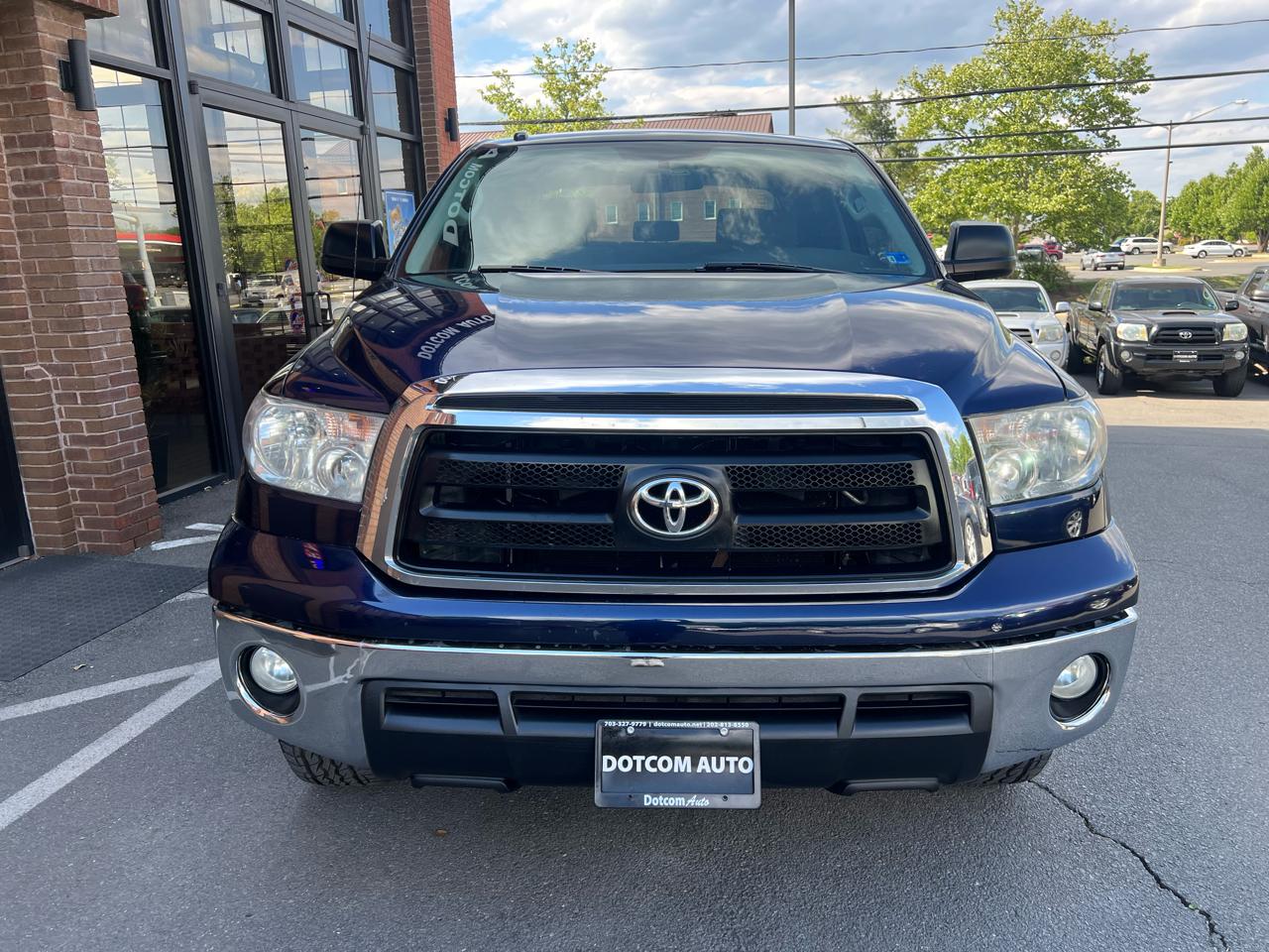 Toyota Tundra Tundra-Grade CrewMax 5.7L 4WD 2010