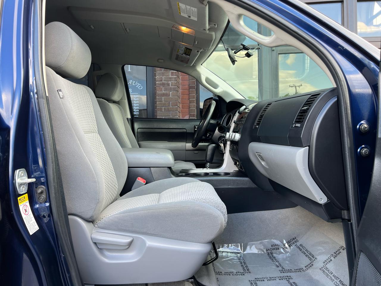 Toyota Tundra Tundra-Grade CrewMax 5.7L 4WD 2010