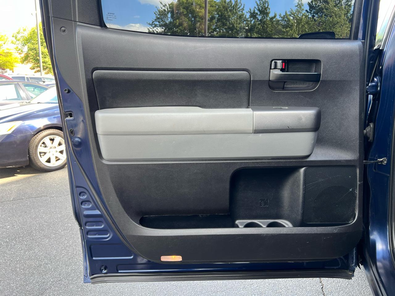 Toyota Tundra Tundra-Grade CrewMax 5.7L 4WD 2010