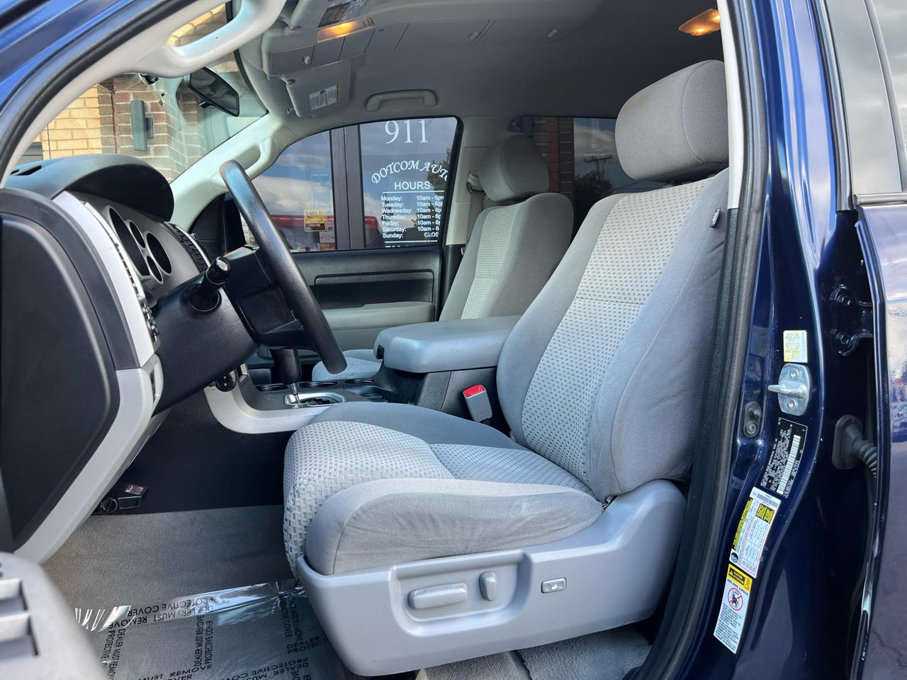 Toyota Tundra Tundra-Grade CrewMax 5.7L 4WD 2010