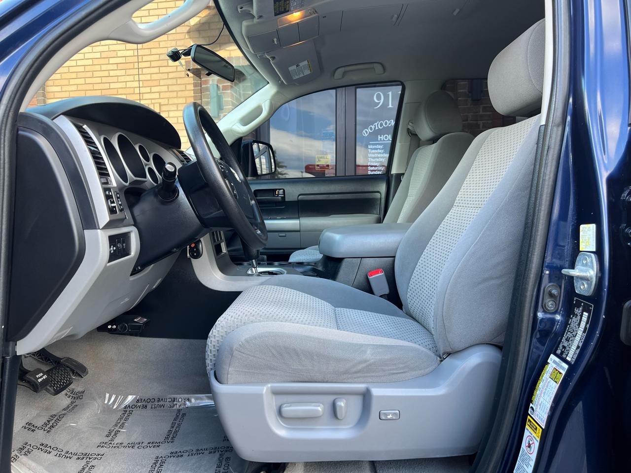 Toyota Tundra Tundra-Grade CrewMax 5.7L 4WD 2010