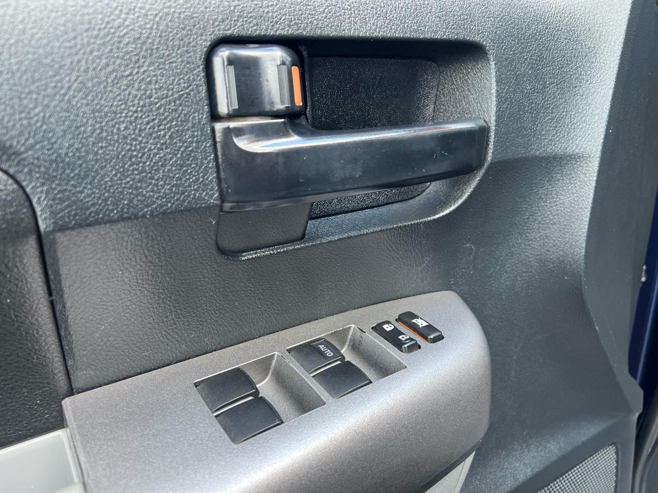 Toyota Tundra Tundra-Grade CrewMax 5.7L 4WD 2010