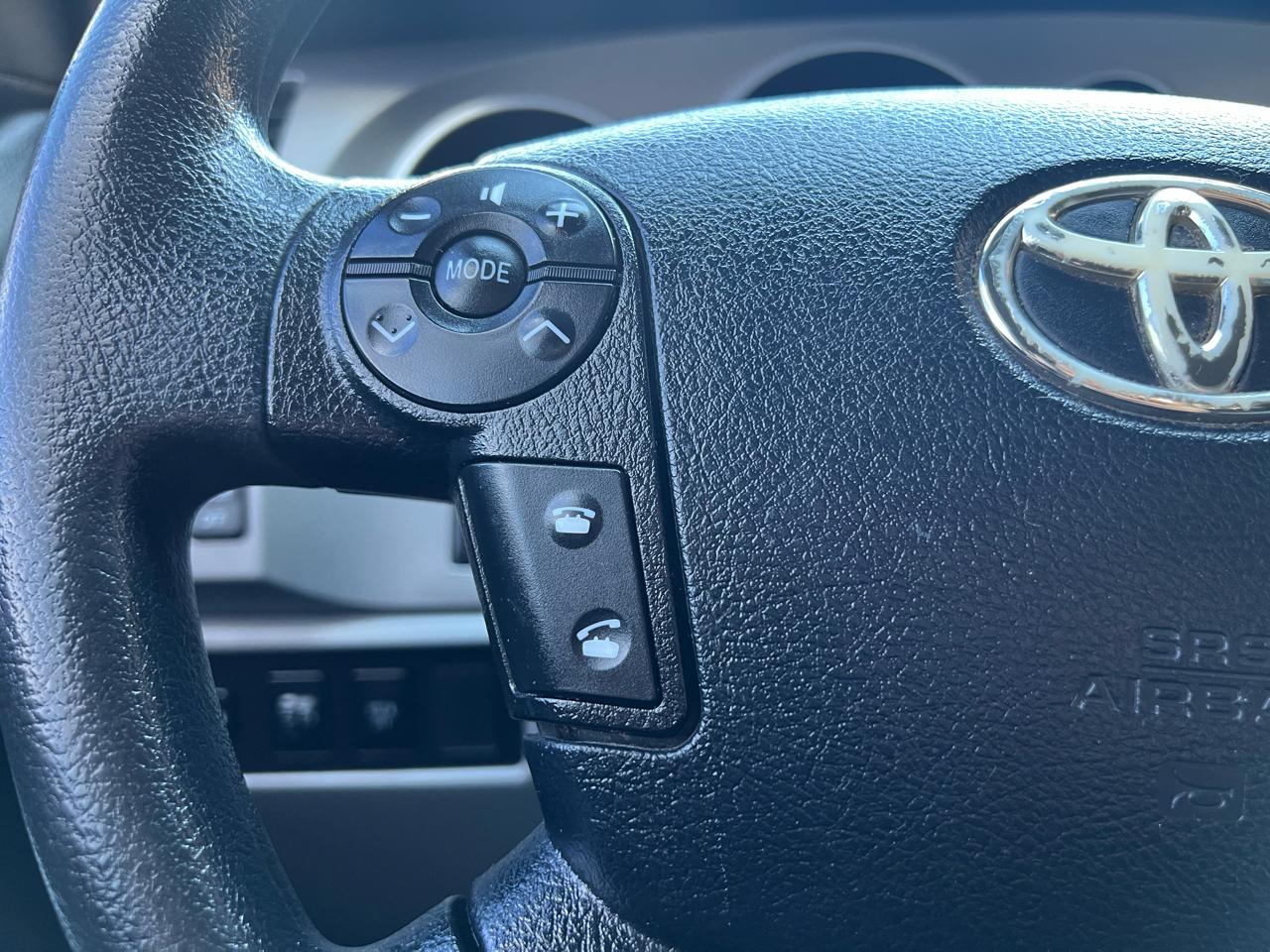 Toyota Tundra Tundra-Grade CrewMax 5.7L 4WD 2010