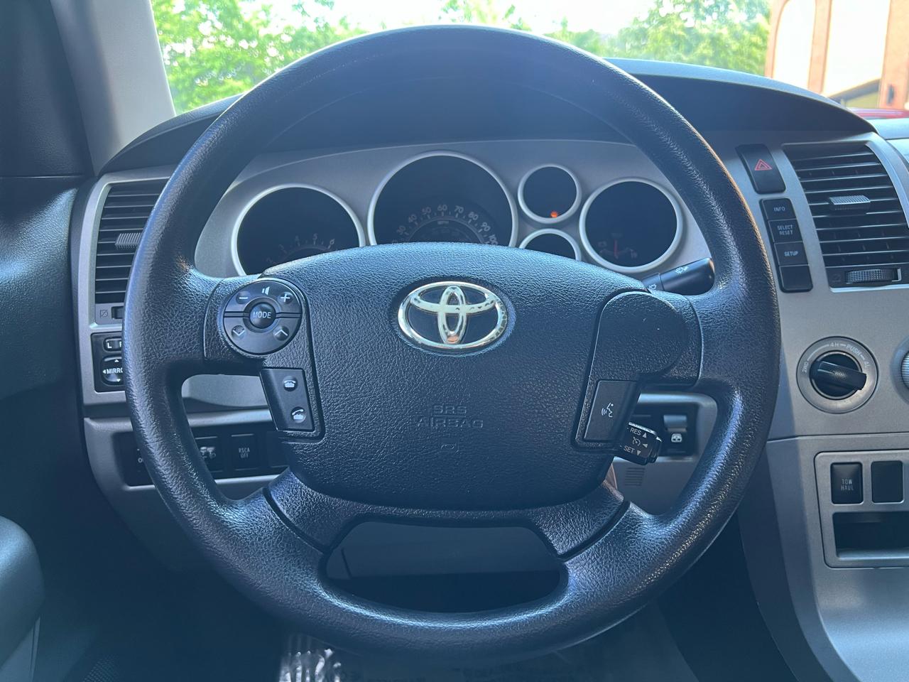 Toyota Tundra Tundra-Grade CrewMax 5.7L 4WD 2010