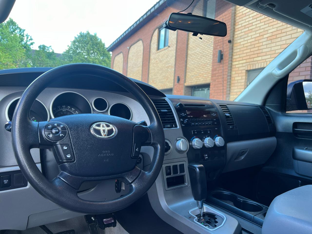 Toyota Tundra Tundra-Grade CrewMax 5.7L 4WD 2010