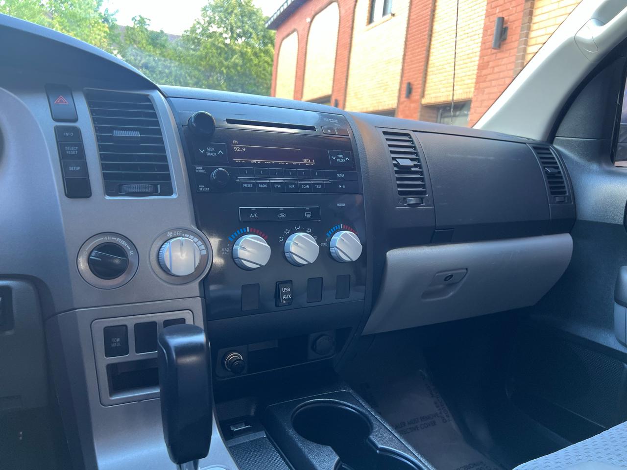 Toyota Tundra Tundra-Grade CrewMax 5.7L 4WD 2010